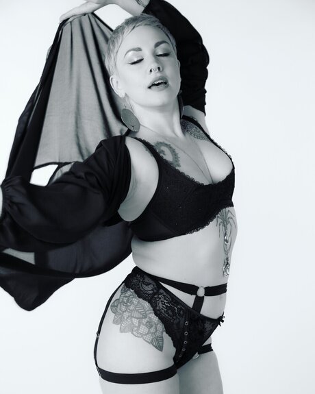 Artemis DAMI ana DeFoyne free actress images