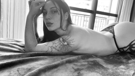 mari freckled sexy actress picture