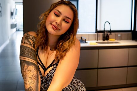 EuforiaMuse Your Naughty Curvy Girl_ adult actress picture