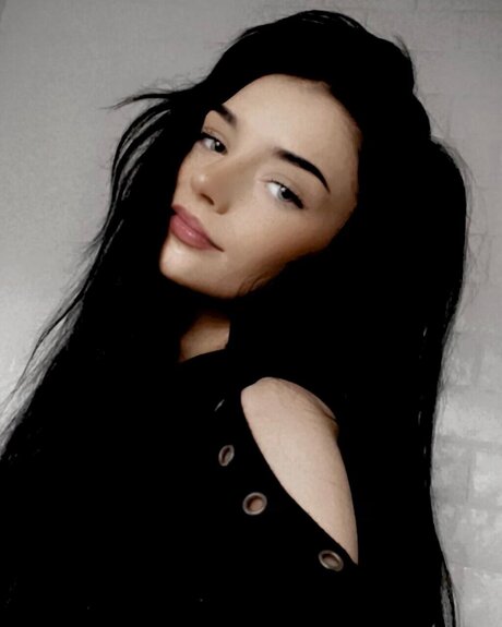 Luna Mae art model images