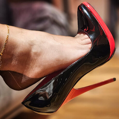 nylonheelsqueen erotic actress archive