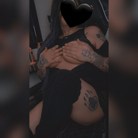 Honey Queen pornstar erotic photo