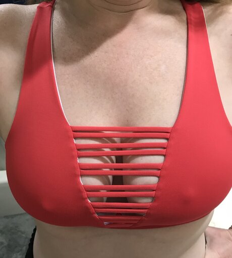 RedHair PinkNips porn star img