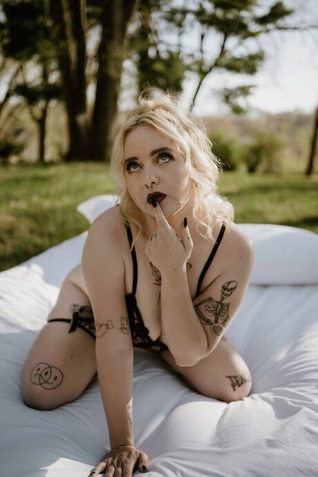 Mia Moore_ nice actress pic