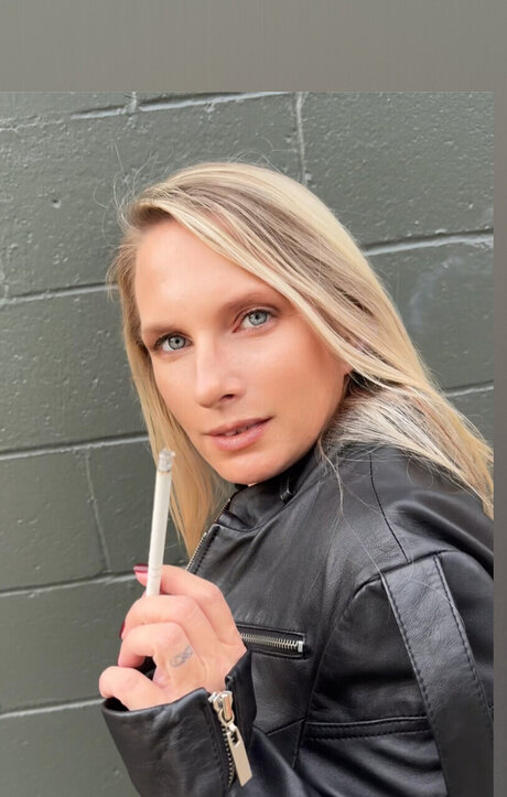 Raven s Video Vault model pretty photos