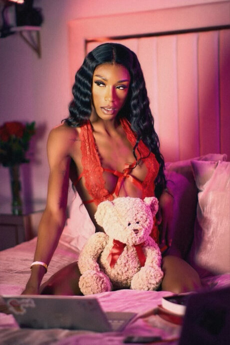 Nichol_ model erotic pictures