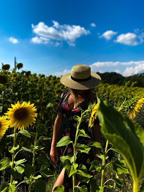 Elereal pornstar erotic pics