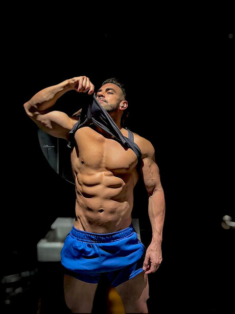 Muscle Leb beautiful model pic