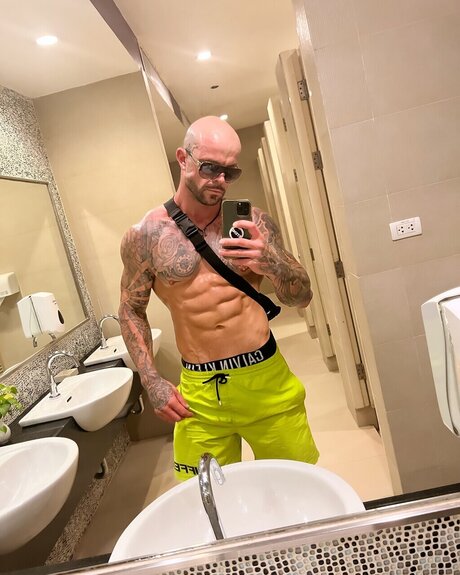 Shredded Kiwi model free gallery