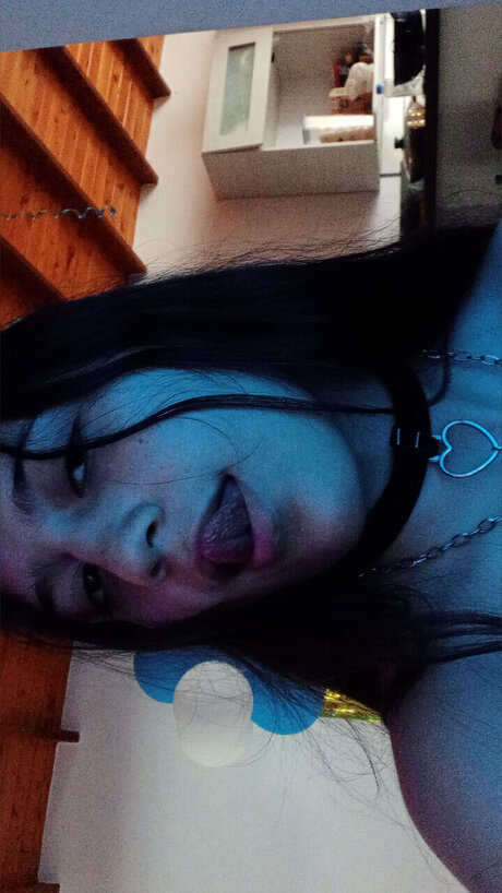 mileg model naked img