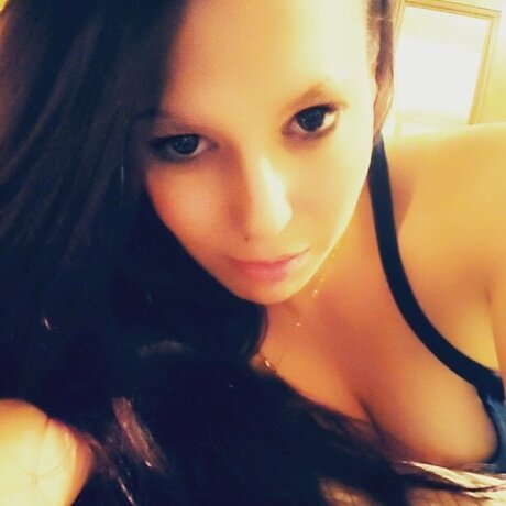 Queen Shay model pretty images