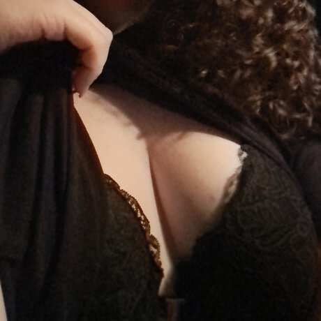 Silliestputty nudes model image