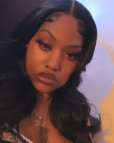 Big Eve nude model image