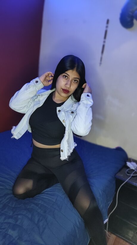 KAROL QUINAYAS adult model images