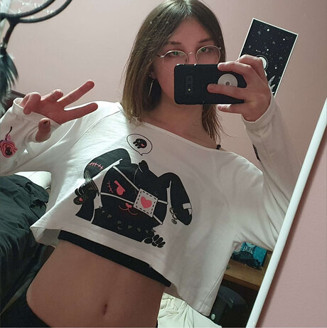 Evelynn Laurel model adult photo