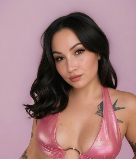 Mia Holland star top image