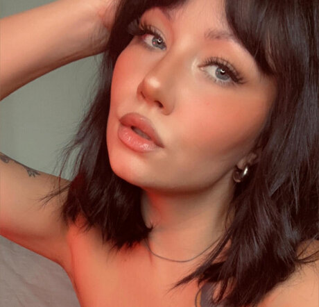 Mia Holland pornstar beautiful images