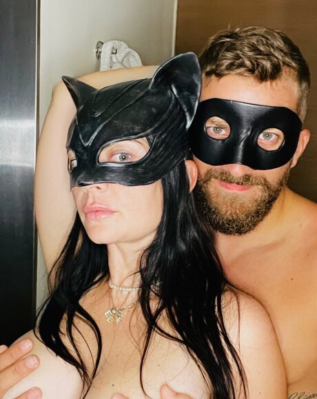 WHITESHOCKS nude actress img