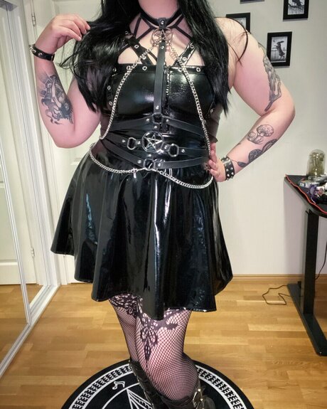 Morrisa Nox naked pornstar img