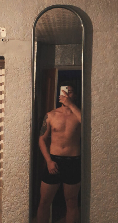 Marcus James model top pic