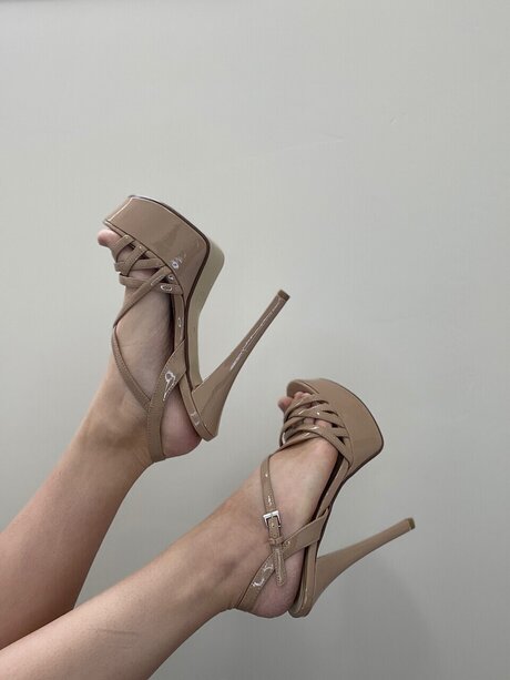 Madam Toes sexy actress img