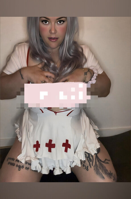 She s a beautiful mess star best pic