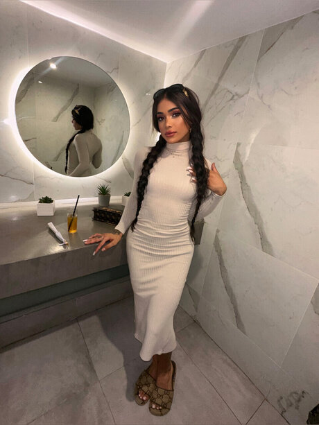 Yara BUENO pornstar pretty image