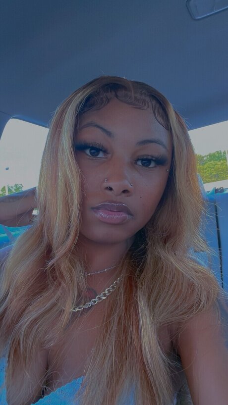 Le Munchkin sexy actress photo