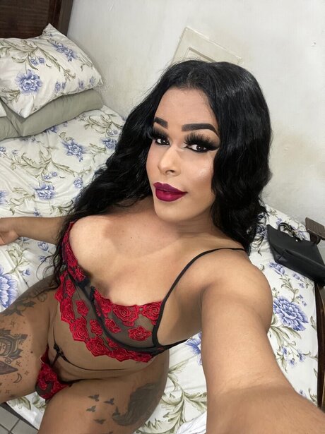 Hillary trans free model image