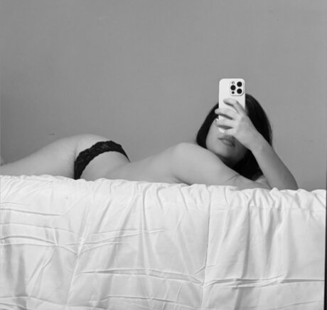 emy_ hot actress pic