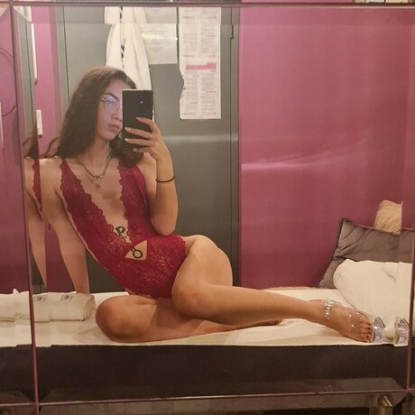 Valenciaa model nudes picture