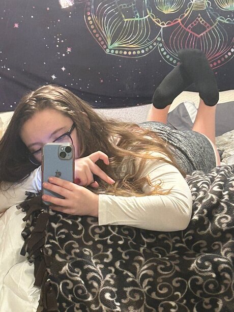 NikiPre naked actress pictures