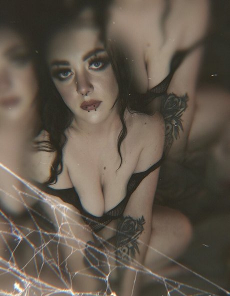 demonsfree naked actress image