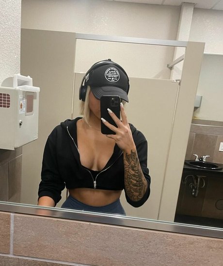 Melanie Doulik star nude pics