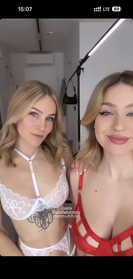 Nadja Arhar adult model img