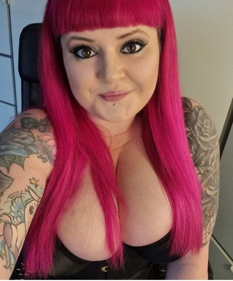 Gothabilly queen beautiful model img