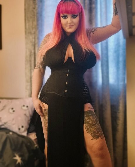 Gothabilly queen nude model galleries