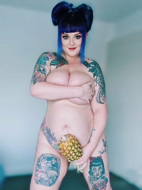 Gothabilly queen model hot pics