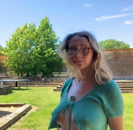 Millllievanillllie exclusive pornstar photo