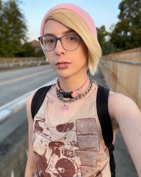 Cassie Coyote best pornstar img