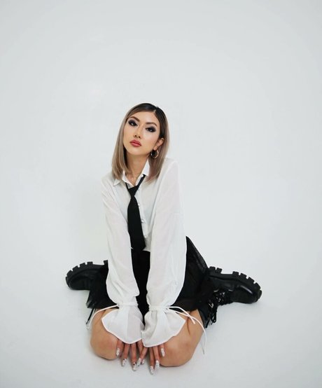 DJ Camgirl pornstar naked images