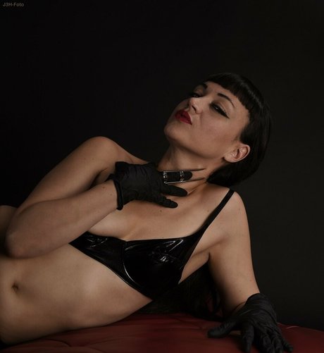 kittytenebris erotic model pics