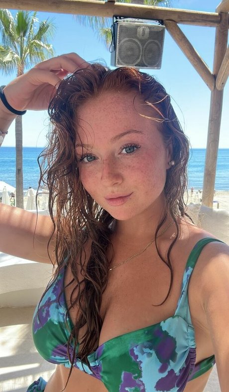 Ilonaaln model hot photo