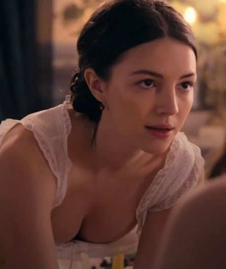 Ella Hunt pornstar pretty galleries