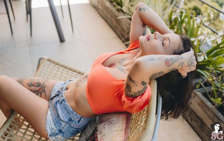 Jeeh Suicide art actress pic