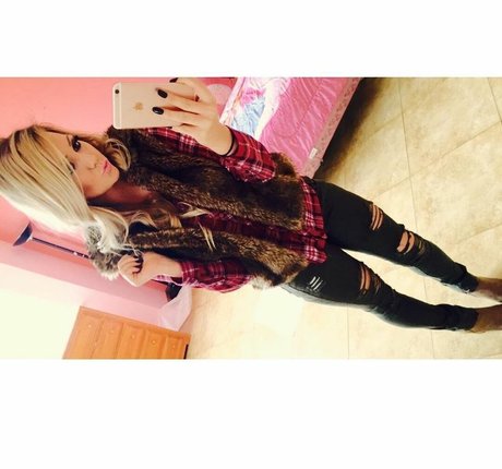 Amber BeIarski hd actress pic