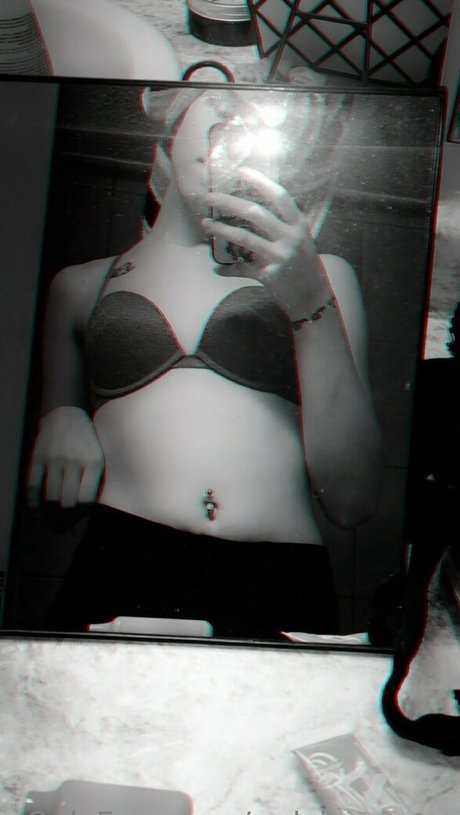 redvixenxxxx nude actress picture