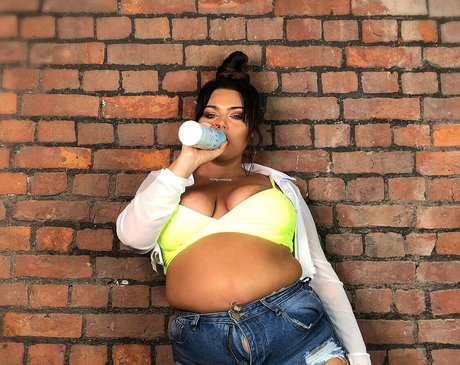 Goddess Shar pornstar photo