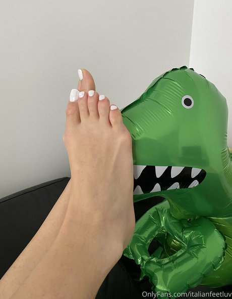 italianfeetluv star sexy gallery