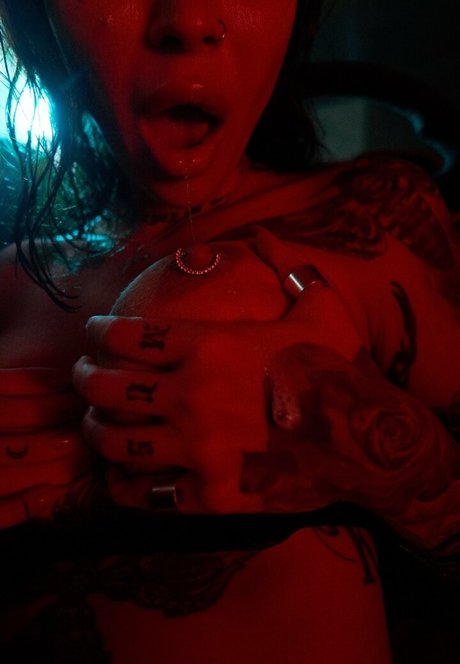 Lady Vamp model xxx pic